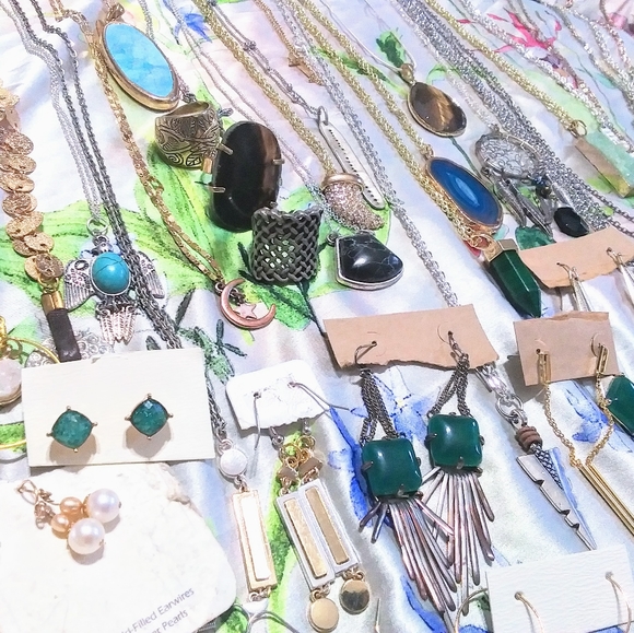 Jewelry - Picture 4 of 8